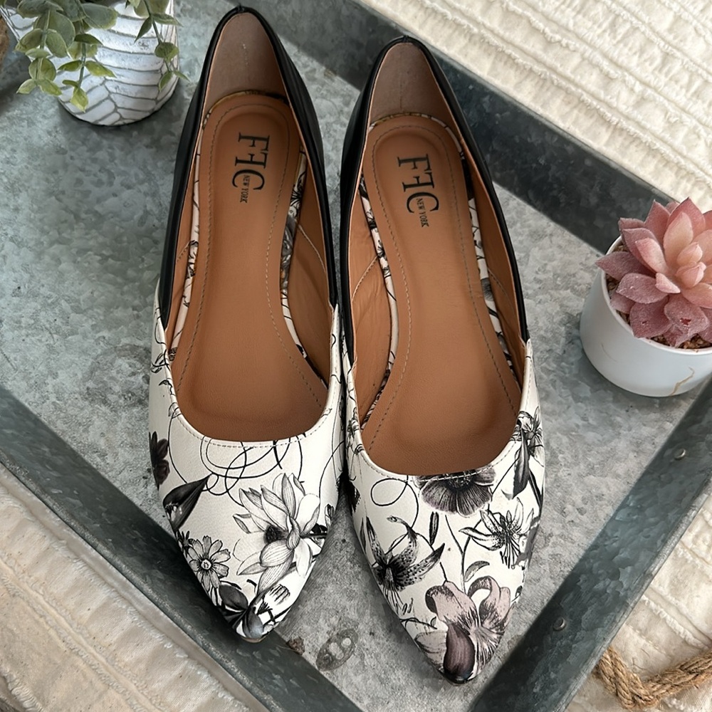 FFC NY Black and White Floral Women's Flats - fits as a size 9 (shoe says 10) - Picture 2 of 10